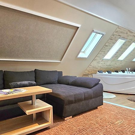 Apartman Siesta Buek - Buekfuerdo Bagian luar foto