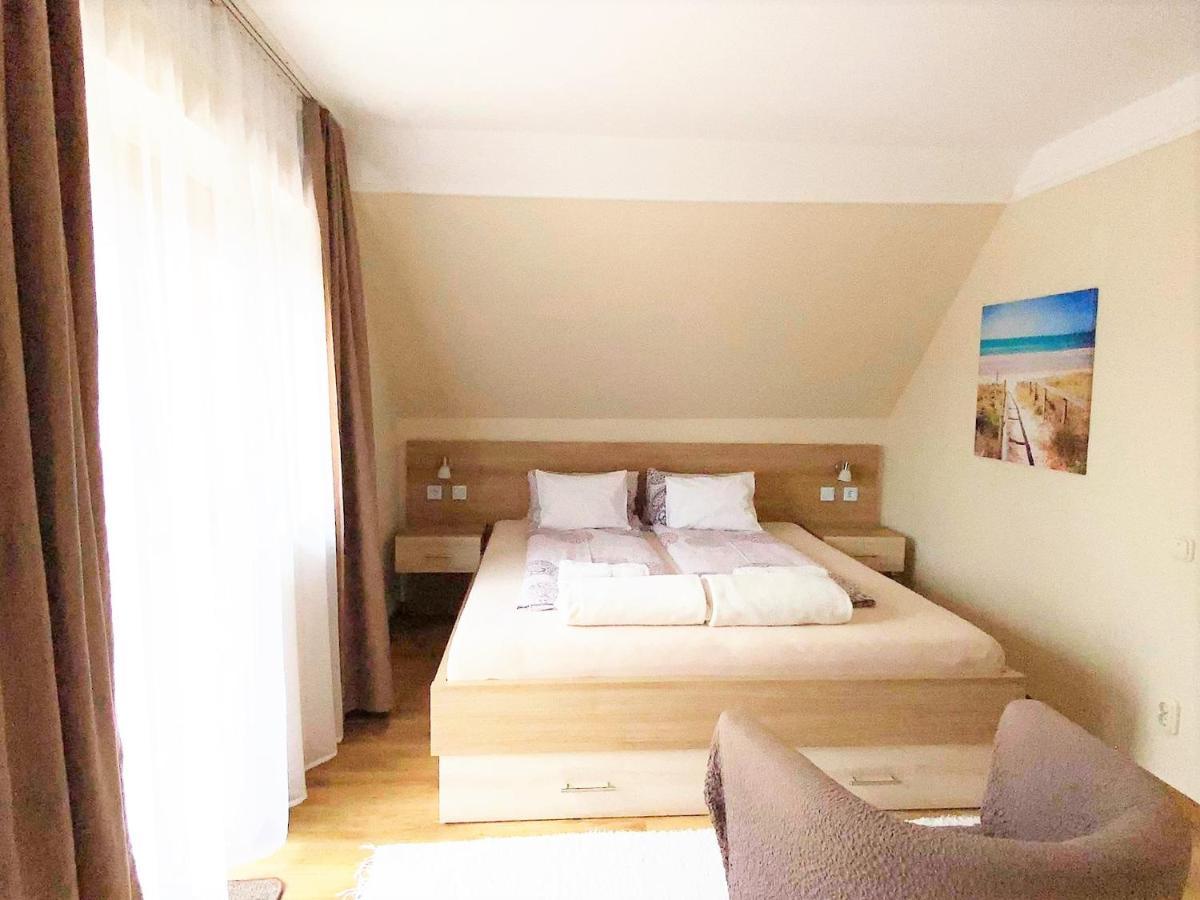 Apartman Siesta Buek - Buekfuerdo Bagian luar foto
