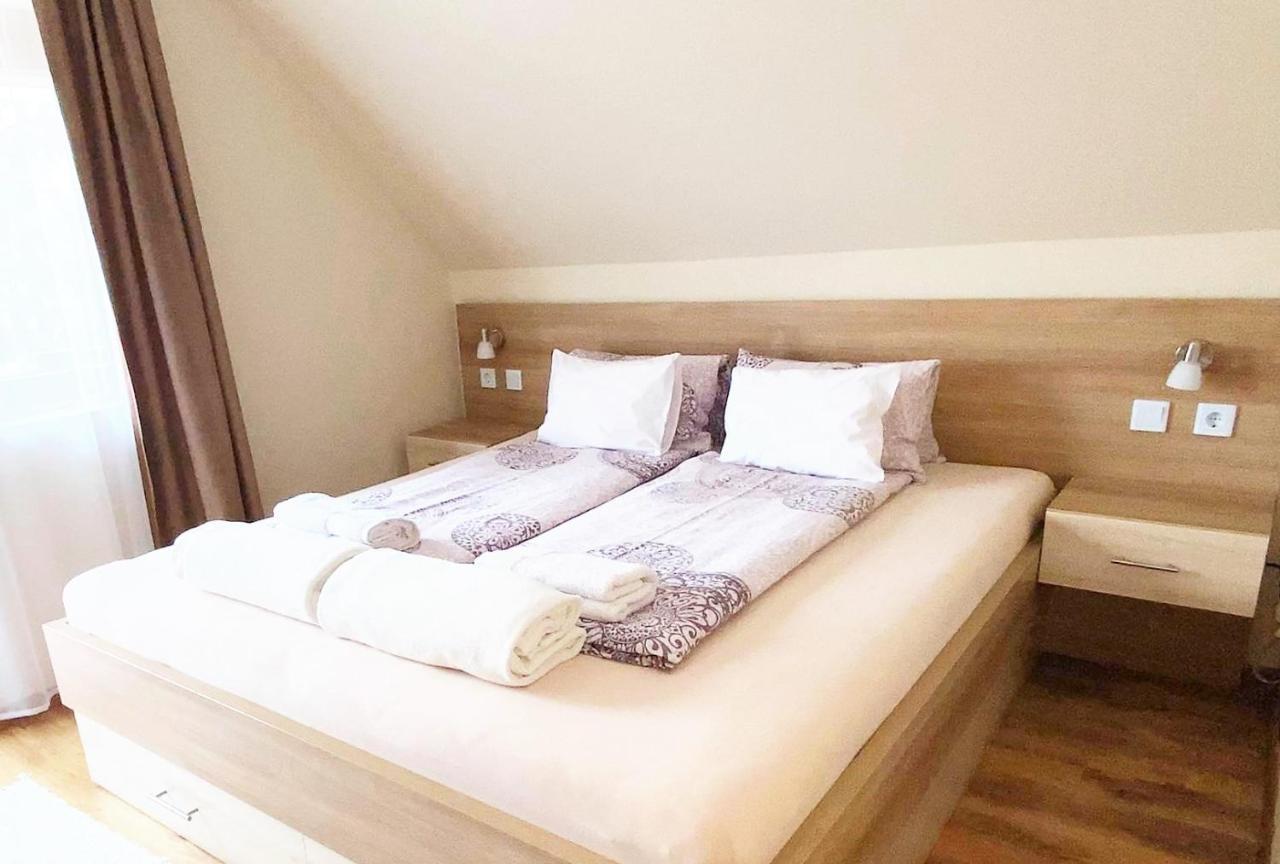 Apartman Siesta Buek - Buekfuerdo Bagian luar foto