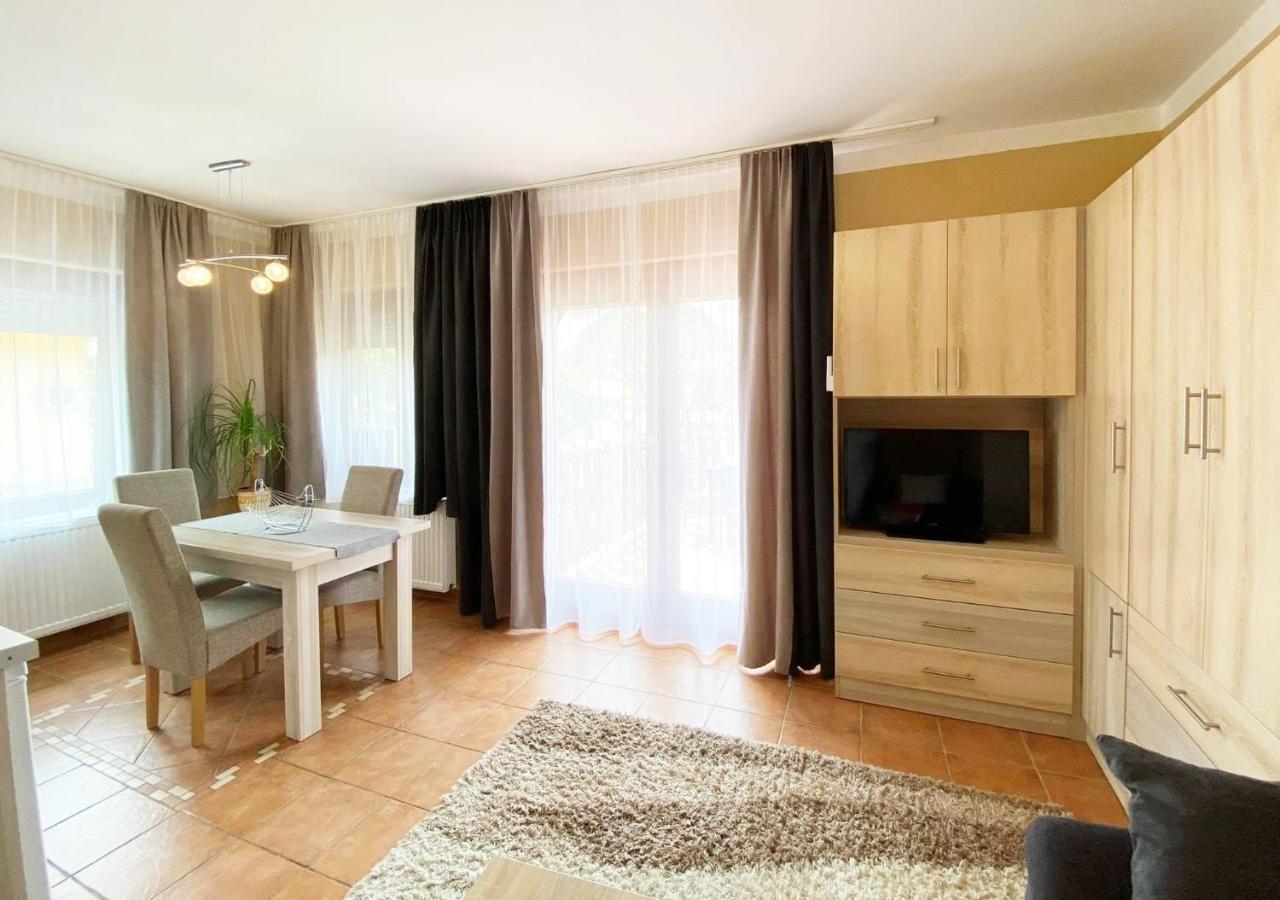 Apartman Siesta Buek - Buekfuerdo Bagian luar foto