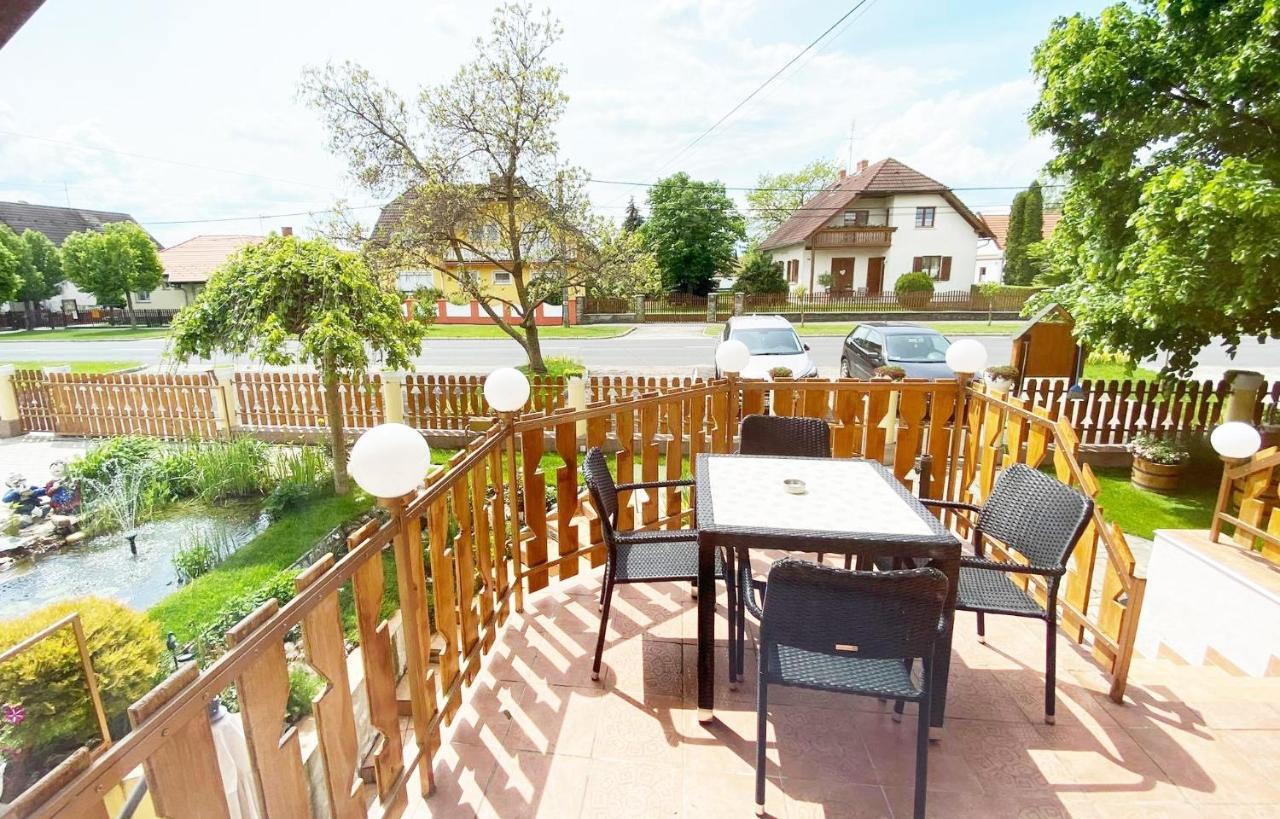 Apartman Siesta Buek - Buekfuerdo Bagian luar foto