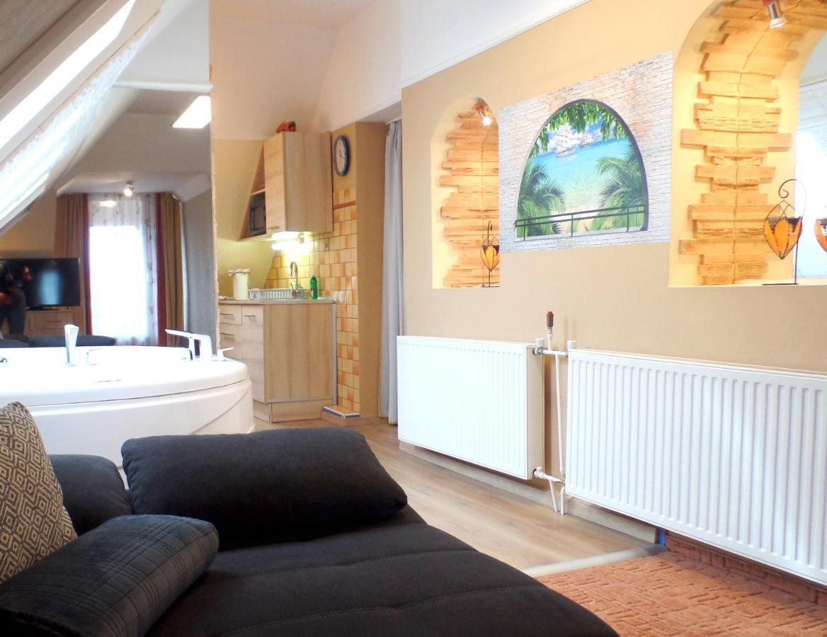Apartman Siesta Buek - Buekfuerdo Bagian luar foto