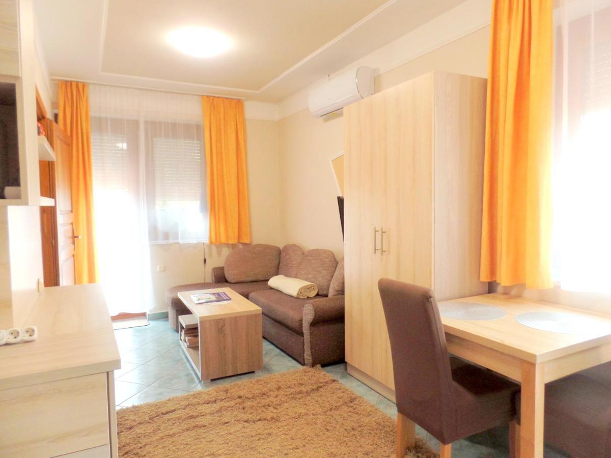 Apartman Siesta Buek - Buekfuerdo Bagian luar foto