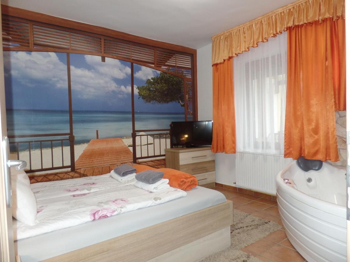 Apartman Siesta Buek - Buekfuerdo Bagian luar foto