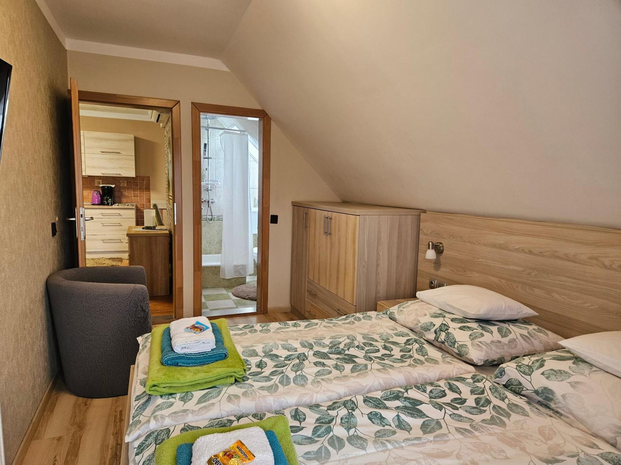 Apartman Siesta Buek - Buekfuerdo Bagian luar foto