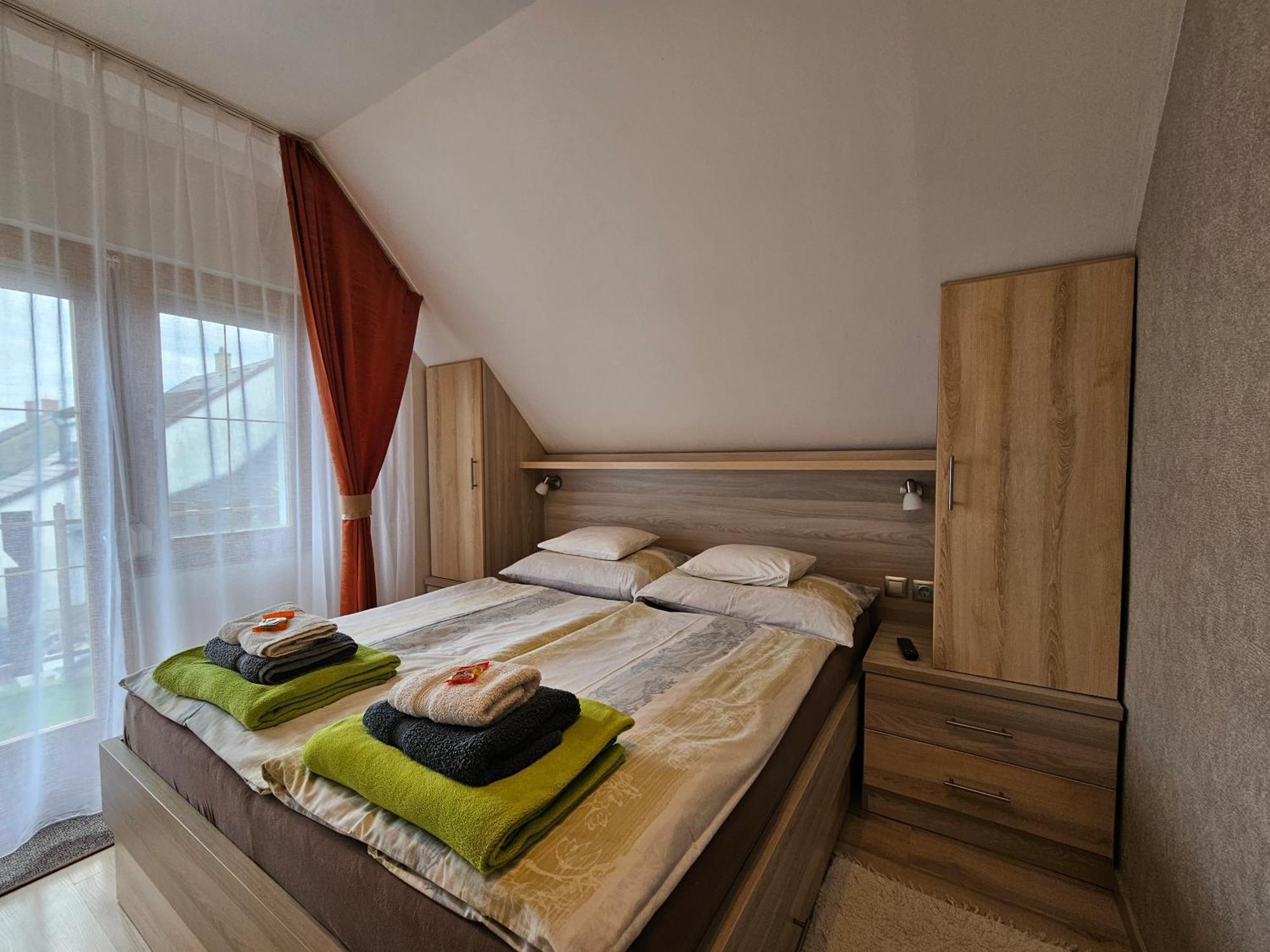 Apartman Siesta Buek - Buekfuerdo Bagian luar foto