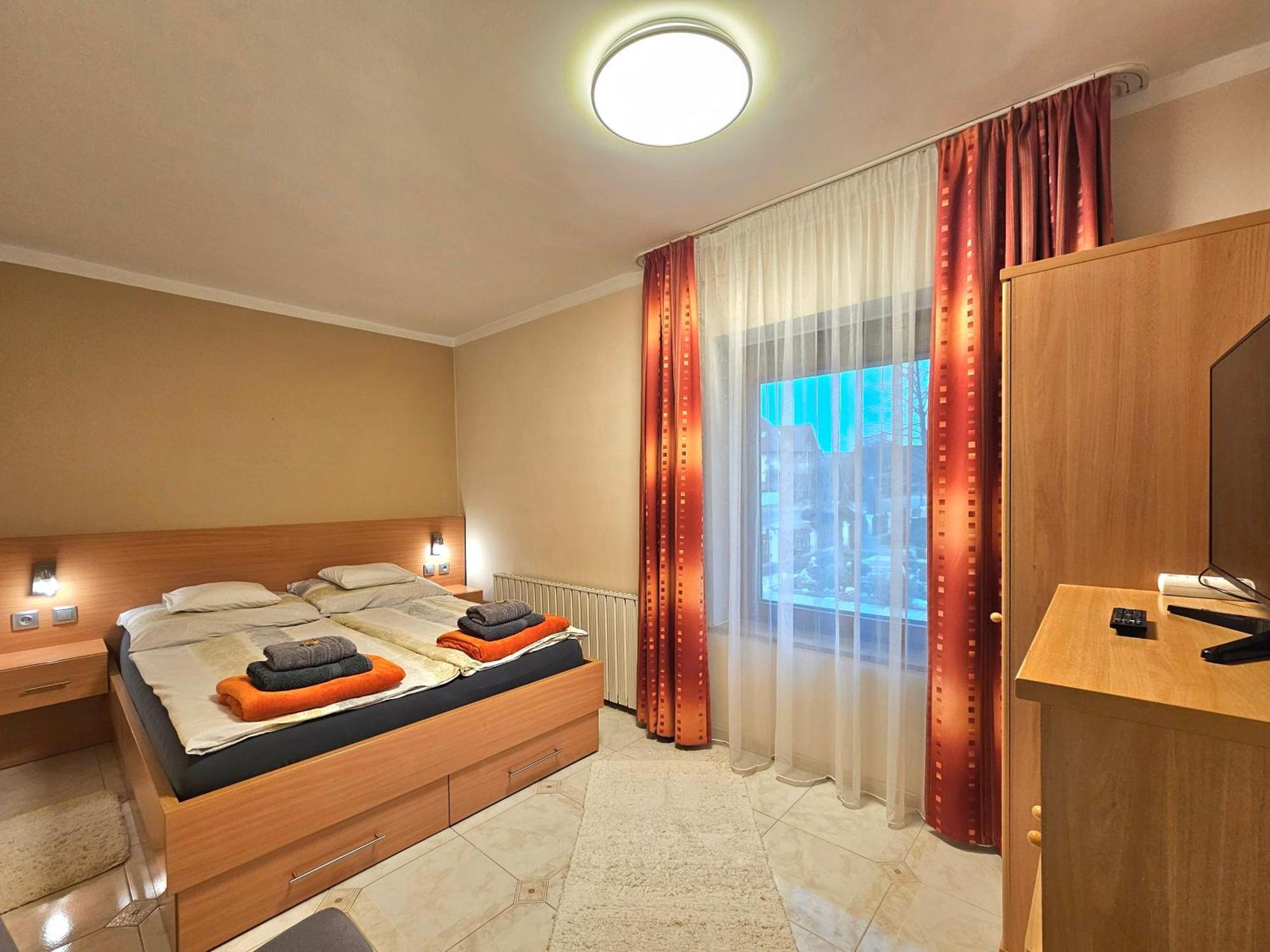 Apartman Siesta Buek - Buekfuerdo Bagian luar foto