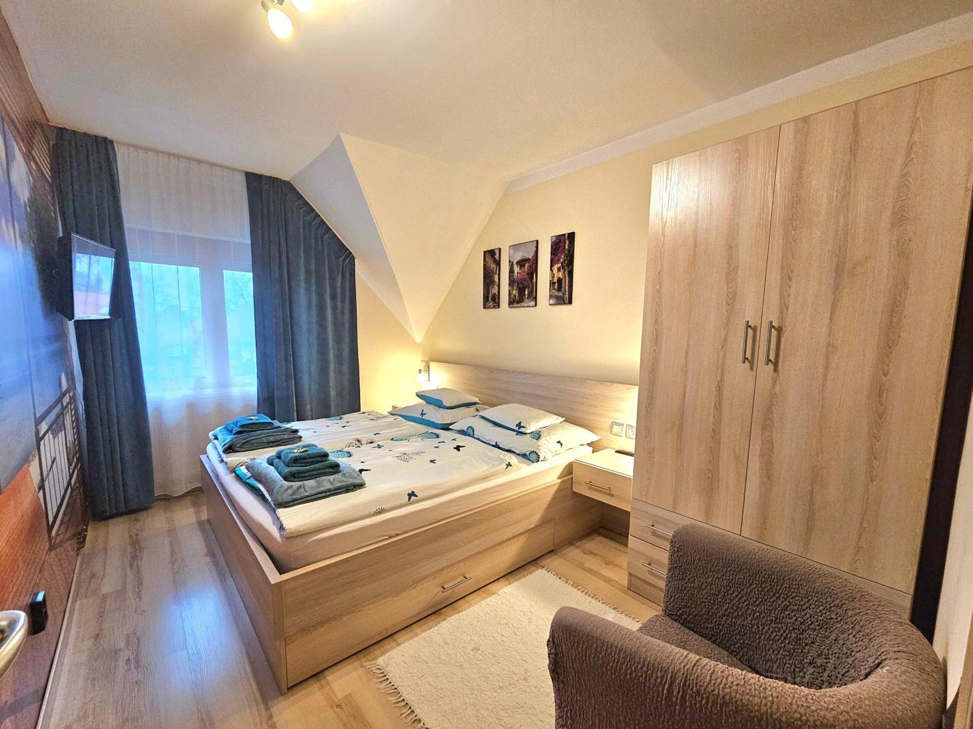 Apartman Siesta Buek - Buekfuerdo Bagian luar foto