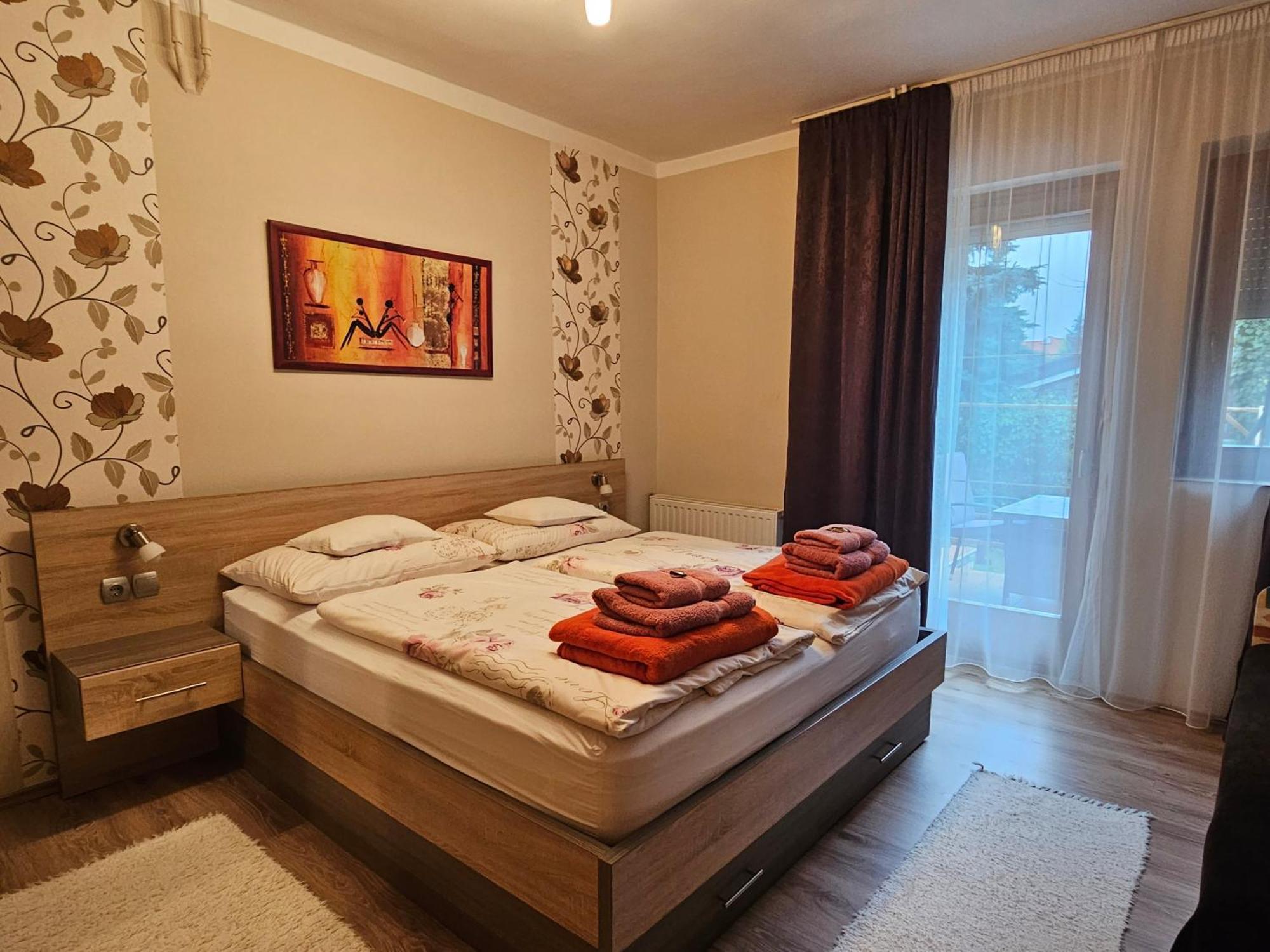 Apartman Siesta Buek - Buekfuerdo Bagian luar foto
