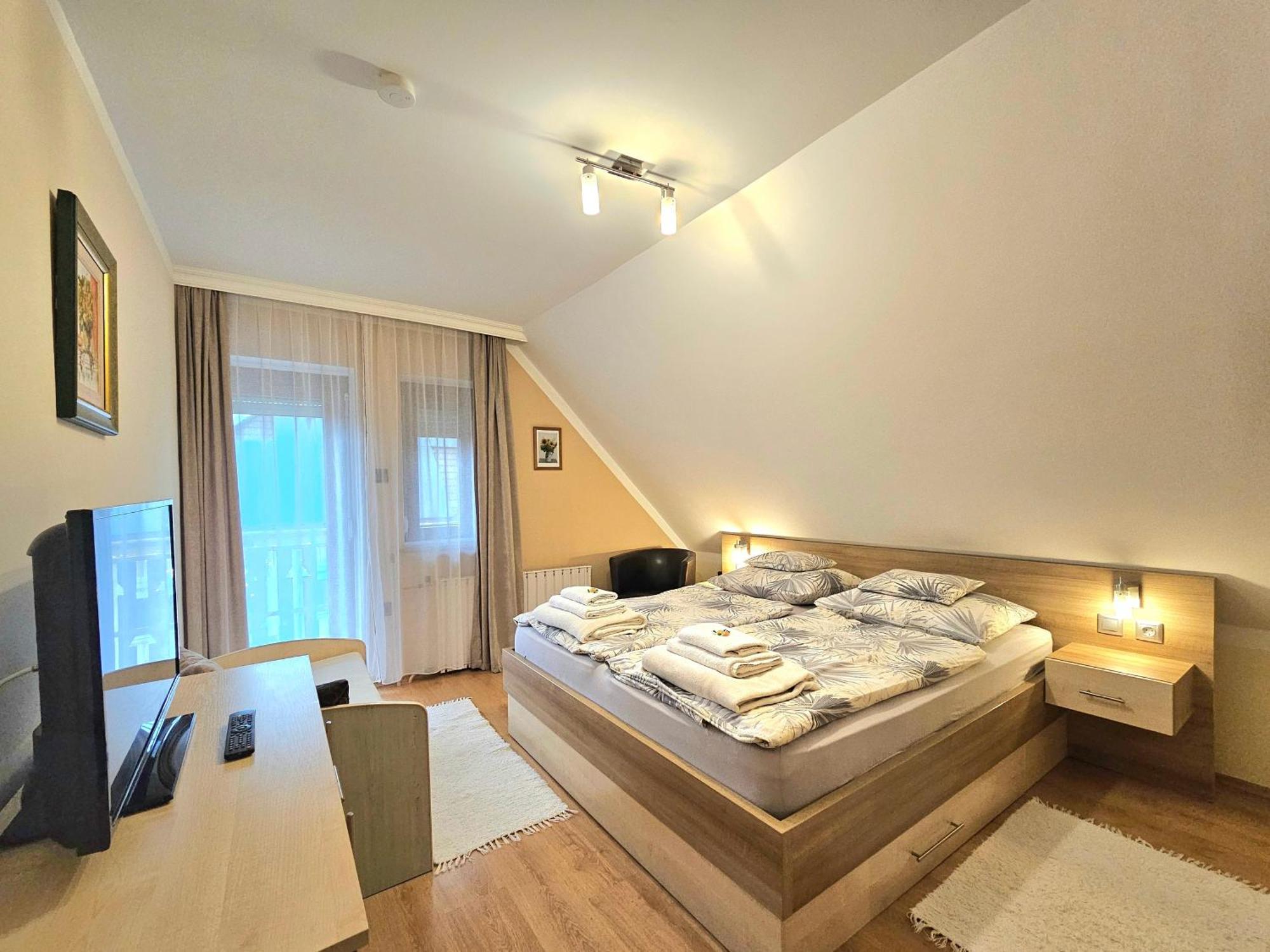 Apartman Siesta Buek - Buekfuerdo Bagian luar foto