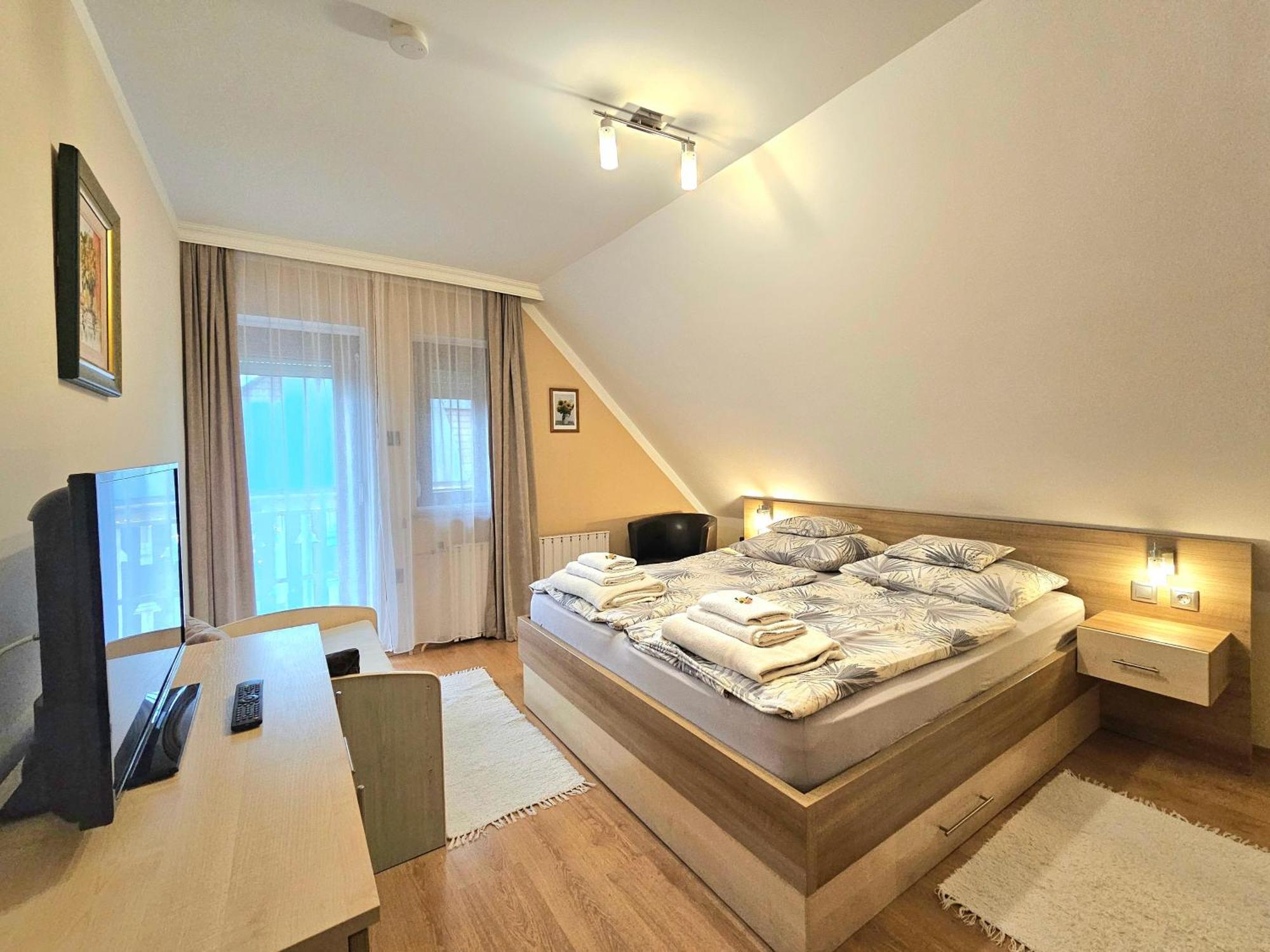 Apartman Siesta Buek - Buekfuerdo Bagian luar foto