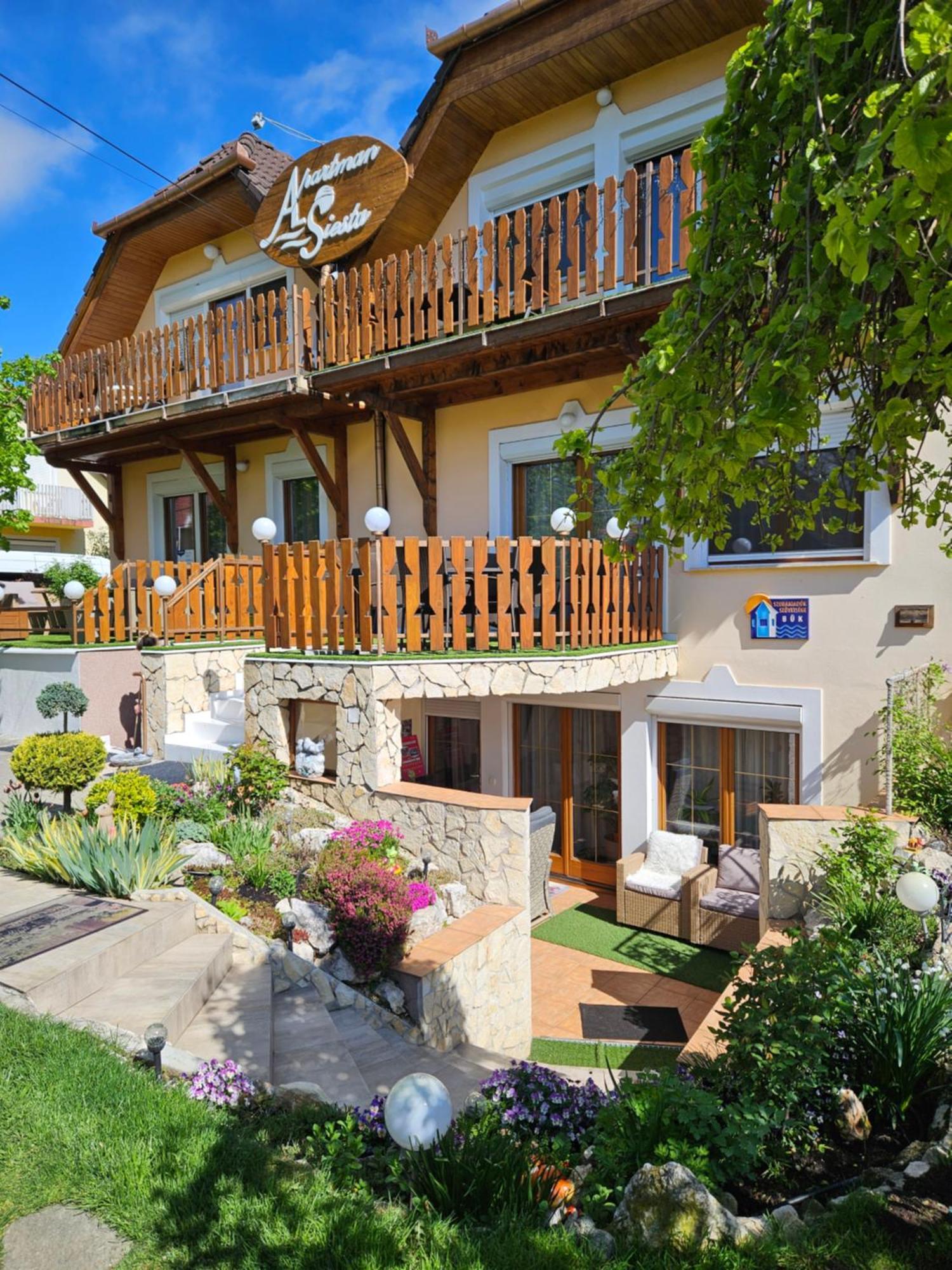 Apartman Siesta Buek - Buekfuerdo Bagian luar foto